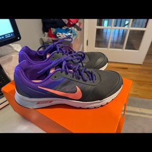 Nike womens Air relentless 5 size 11